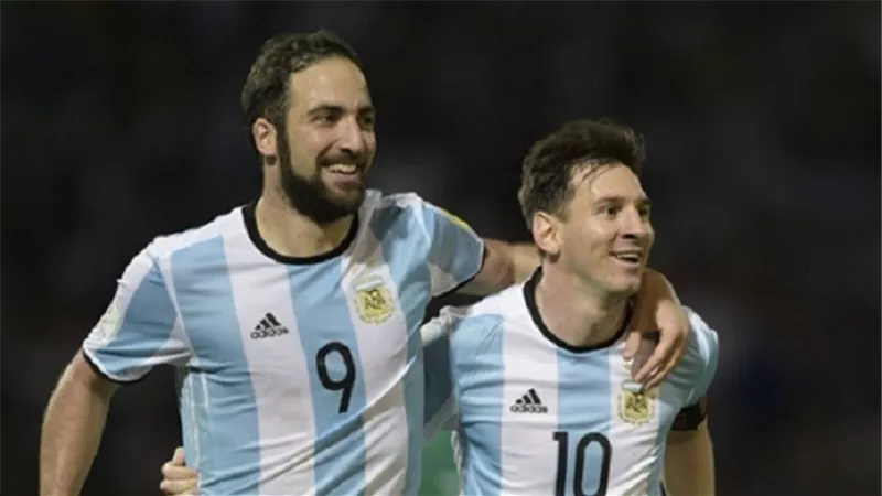 نجم منتخب التانجو يعلن أعتزاله دوليًا