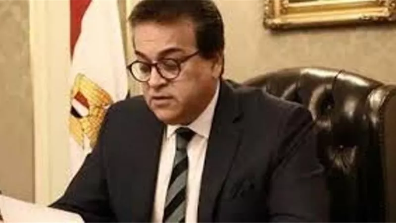 وزير التعليم العالى يتلقى تقريرا حول فعاليات 