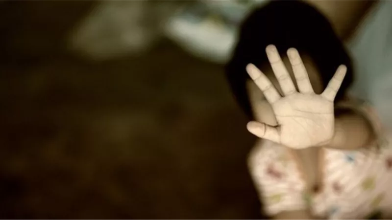 صاحب حضانة يغتصب طفلة عمرها 4 سنوات