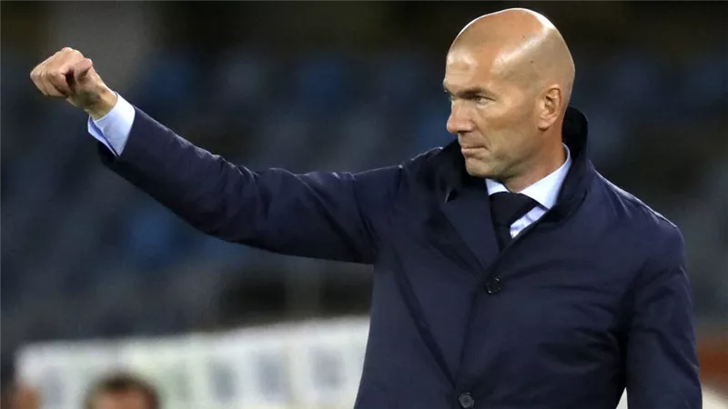 زيدان يبلغ رئيس ريال مدريد بالصفقة المستحيلة