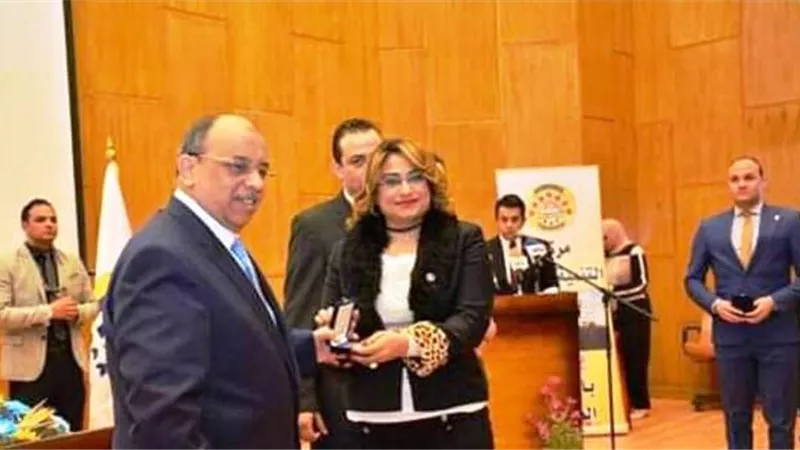 شعراوى يكرم بنت البحيرة للحصول علي المركز الـ1 في دورة قاده المستقبل