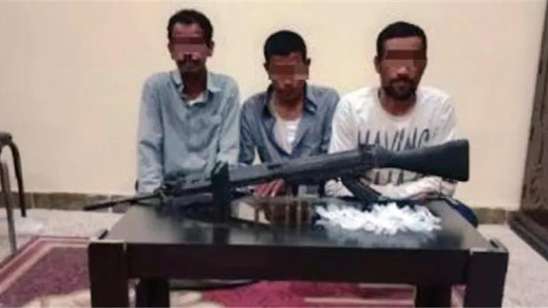 ضبط تشكيل عصابي يتزعمه 5 مسجلين خطر للسرقة بكفرشكر