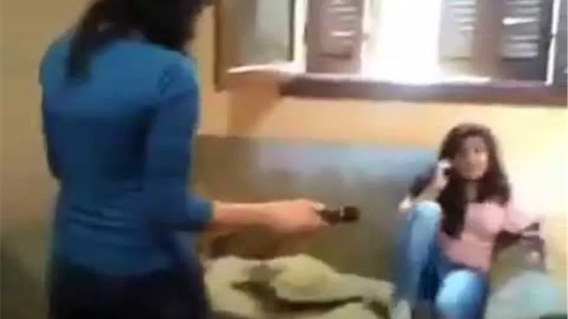 تحطم عنق صديقتها والمحكمة تبرأها.. فيديو