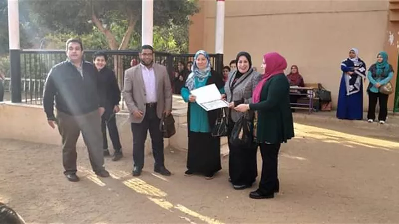 إدارة المدارس الرسمية بطوخ تكرم المعلمين المتميزين