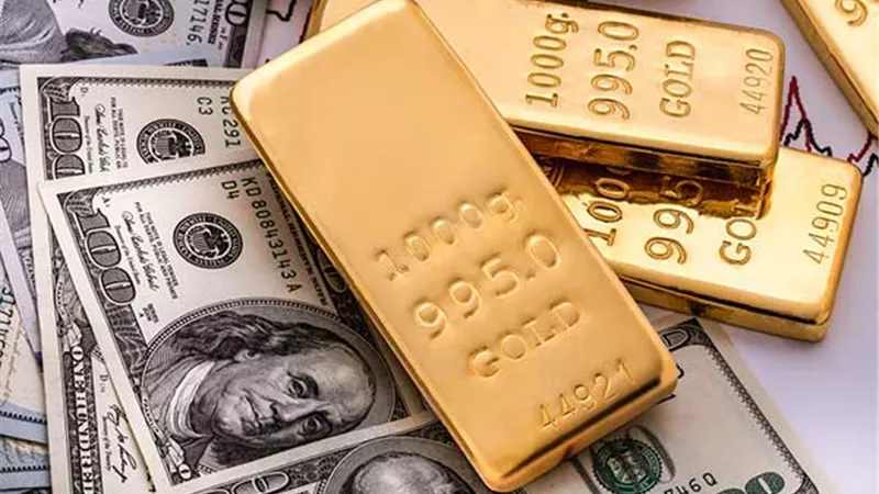 الذهب يرتفع مع تراجع الدولار