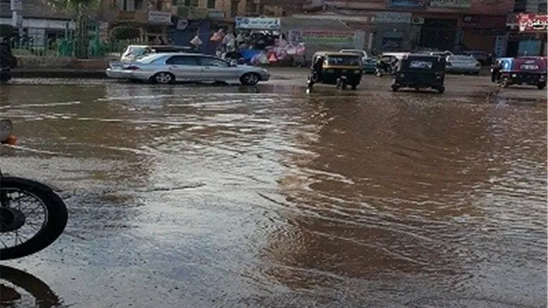 امطار غزيرة علي كفر الشيخ. والمحافظ يعلن حالة الطوارئ