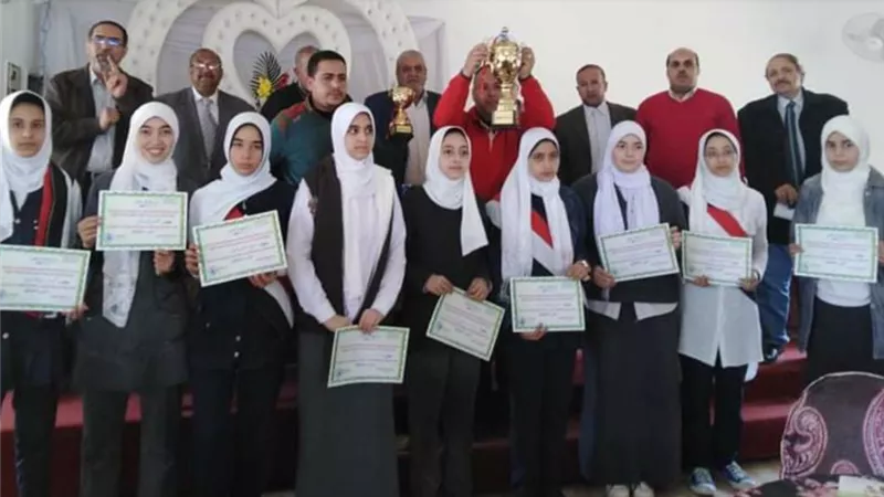 فتح الله بركات بنات حصلت على كأس أوائل الطلبة بمطوبس