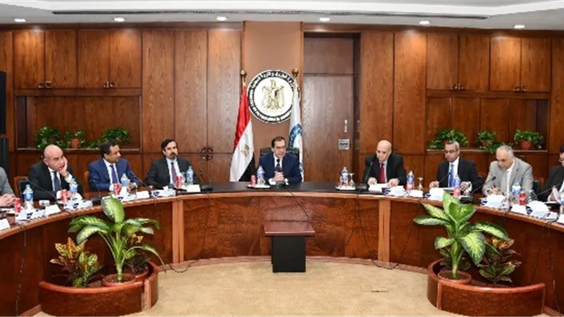 الملا: إعداد الكوادر الشابة وفقا لأحدث النظم العالمية يعد محوراً رئيسياً لتطوير 