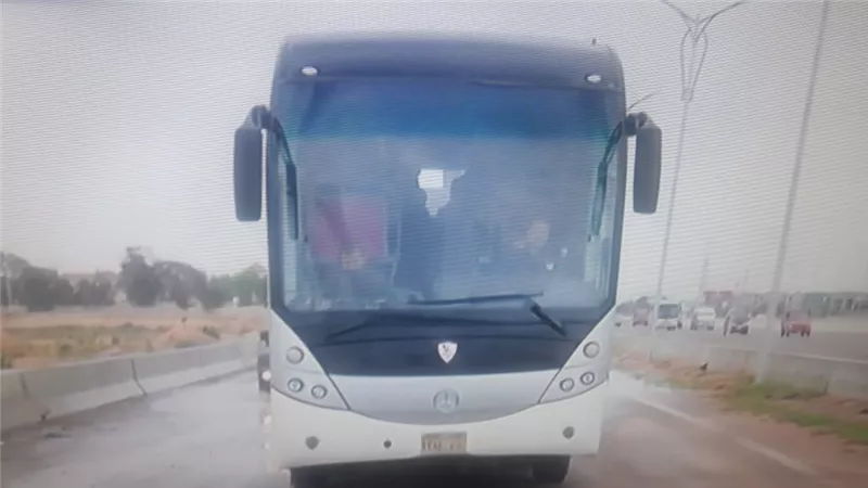 حافلة الزمالك تصل استاد برج العرب