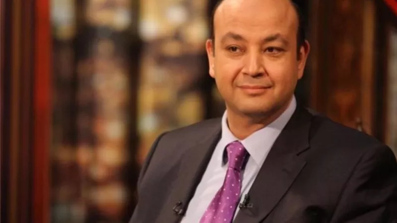 عمرو أديب ينتقد اتحاد الكرة بسبب مباراة القمة