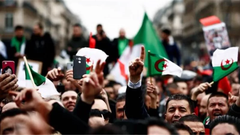 الشارع الجزائري يرفض 