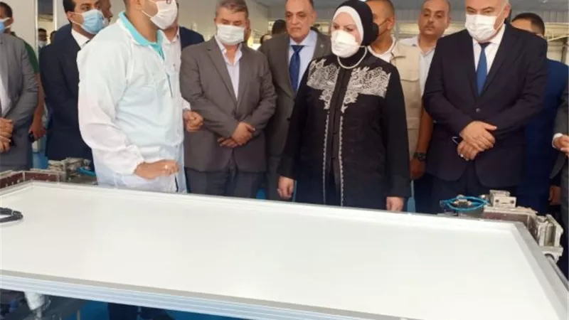 وزيرة التجارة والصناعة تزورمناطق والمجمعات الصناعية فى قنا.. بالصور