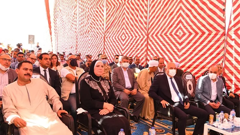 وزيرة التجارة: تطوير 4 مناطق صناعية بقنا وسوهاج