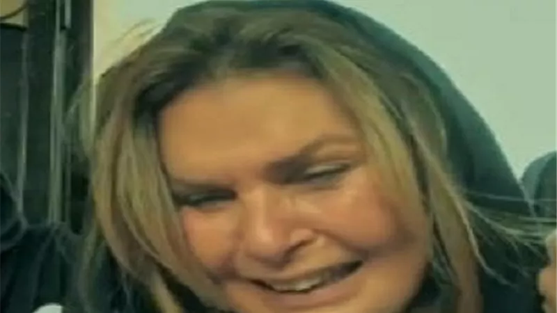 يسرا تعلن غيابها عن حضور جنازة الفنانة دلال عبد العزيز لهذا السبب