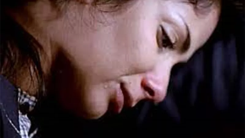 بكلمات مؤثرة.. منى زكى تنعى دلال عبد العزيز