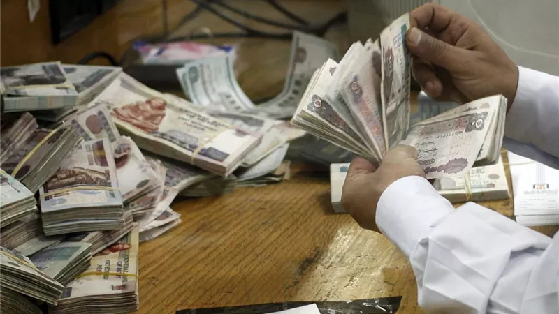 ما حكم العمل في البنوك قسم القروض؟.. «الإفتاء» تجيب.. فيديو