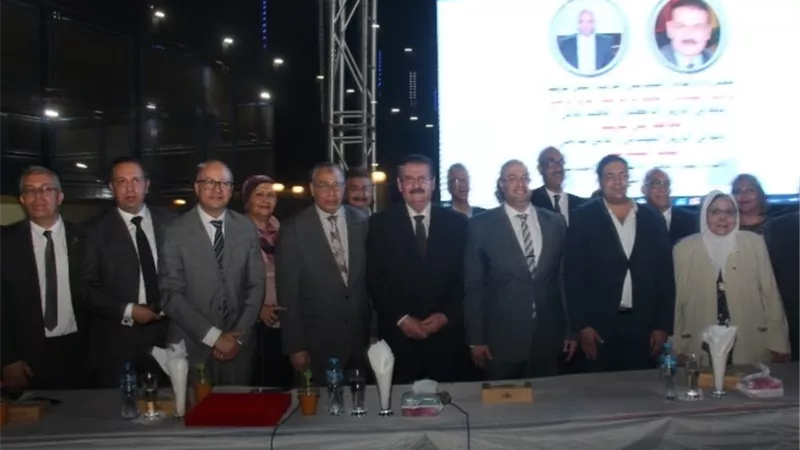 نقيب المهندسين: تضافر الجهود وراء تطوير نادي بني سويف ووضع حجر الأساس لآخر جديد