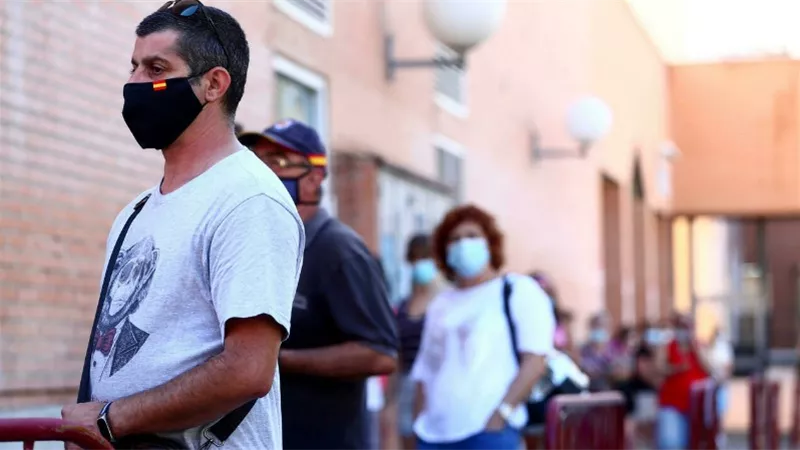 إسبانيا تمدد الحجر الصحي للقادمين من 6 دول