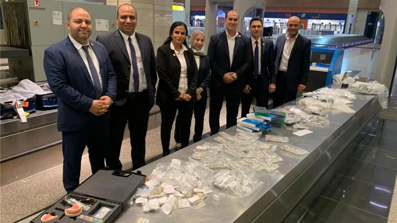 احباط محاولة راكب اجنبي تهريب كمية كبيرة من مستلزمات طب الأسنان
