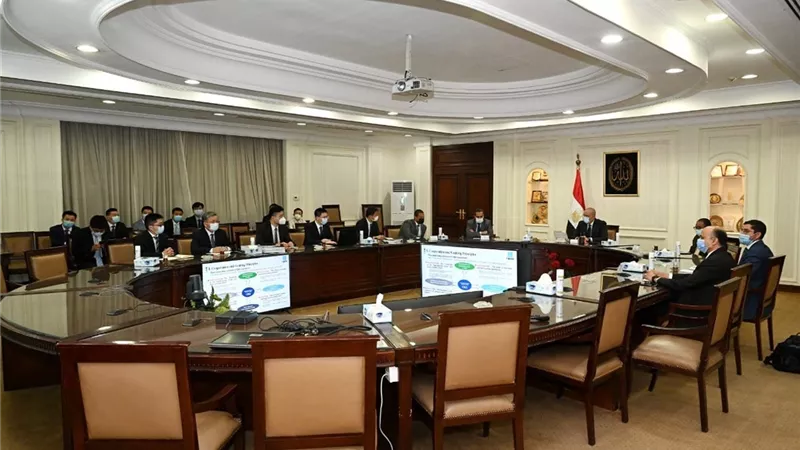 وزير الإسكان يناقش خطة إدارة وتشغيل منطقة الأعمال المركزية بالعاصمة الإدارية