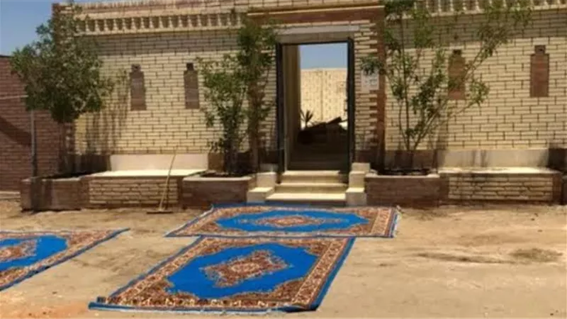 الاستعدادات الأخيرة لاستقبال جثمان الفنانة دلال عبد العزيز
