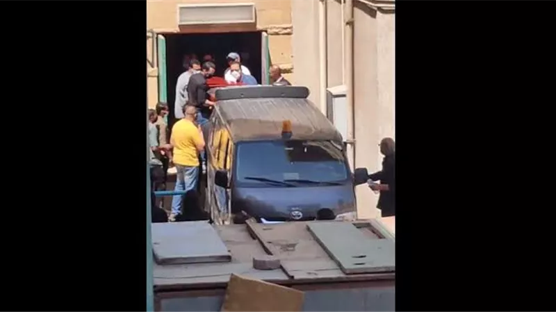 خروج جثمان دلال عبد العزيز متجهًا إلى مسجد المشير طنطاوي .. صور