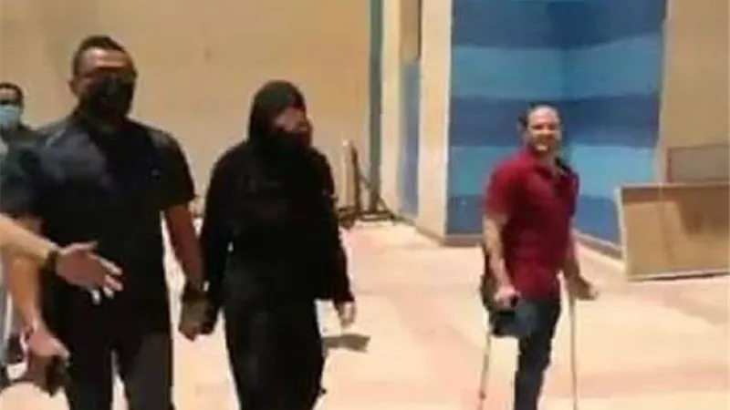 وصول درة وزوجها لوداع دلال عبدالعزيز فى مثواها الاخيرة.. صور