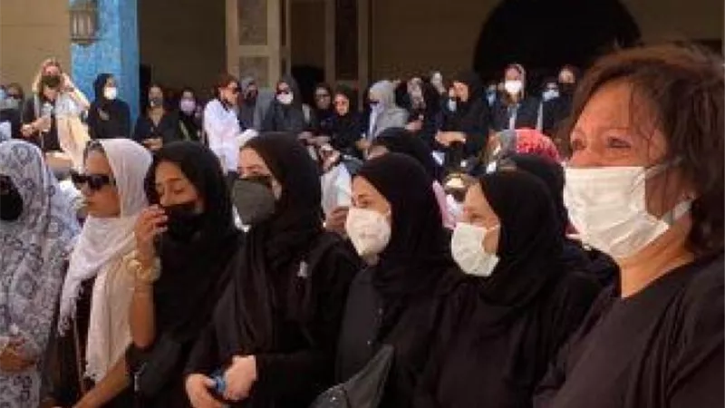 وصول نرمين الفقى لوداع دلال عبدالعزيز