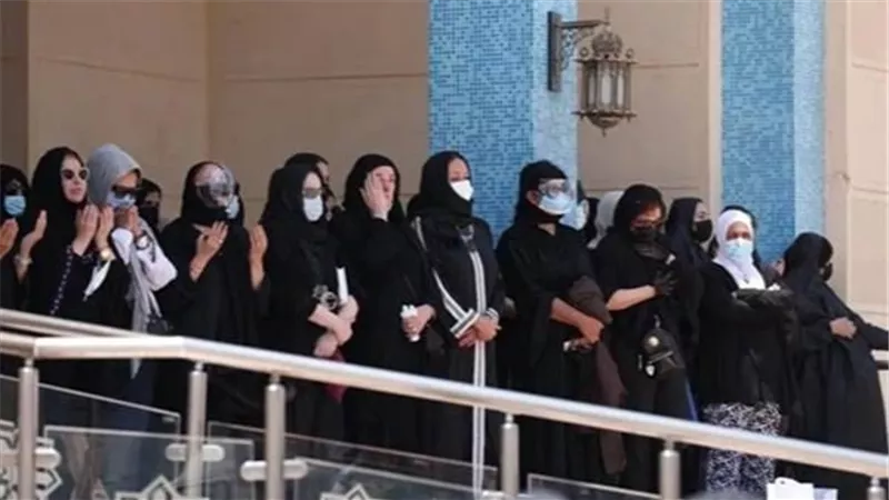 انهيار هستيرى لدنيا وايمى سمير غانم فى وداع والدتهما