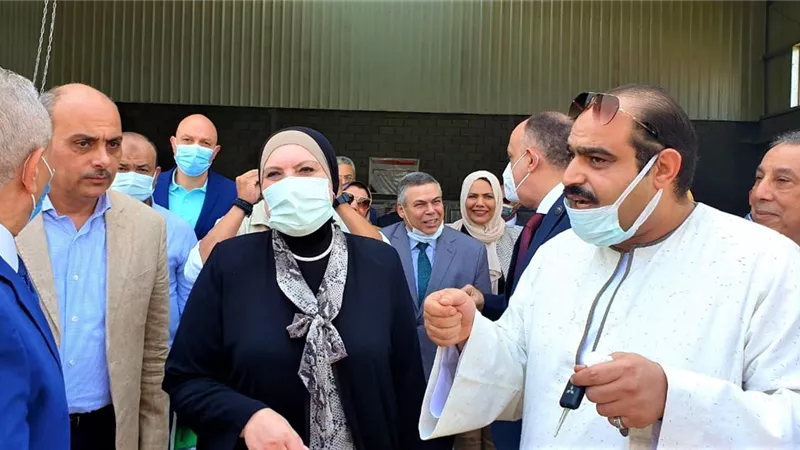 وزيرة الصناعة تتفقد مجمع الصناعات الصغيرة والمتوسطة بمنطقة البغدادي الصناعية