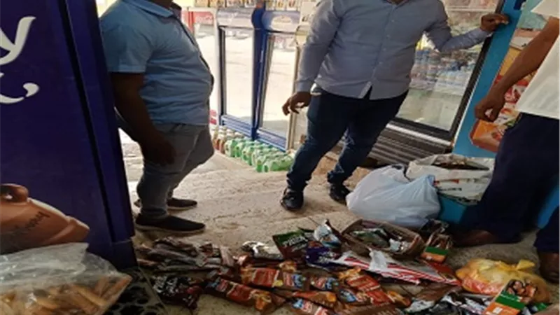 ضبط مصنع لإنتاج قطع حلويات مجهولة المصدر وإعدام 227 كجم أغذية منتهية الصلاحية بأسوان