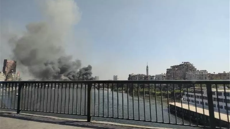 لجنة من السياحة لمتابعة حريق مركب الزمالك