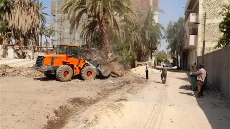 رفع ٣٥ طن أتربة ومخلفات فى حملة نظافة باسنا جنوب الأقصر.. بالصور