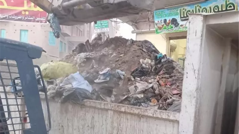 تحرير ٢٠ محضر و٢٤ إزالة إدارية فى حملة مرافق فى الأقصر.. بالصور