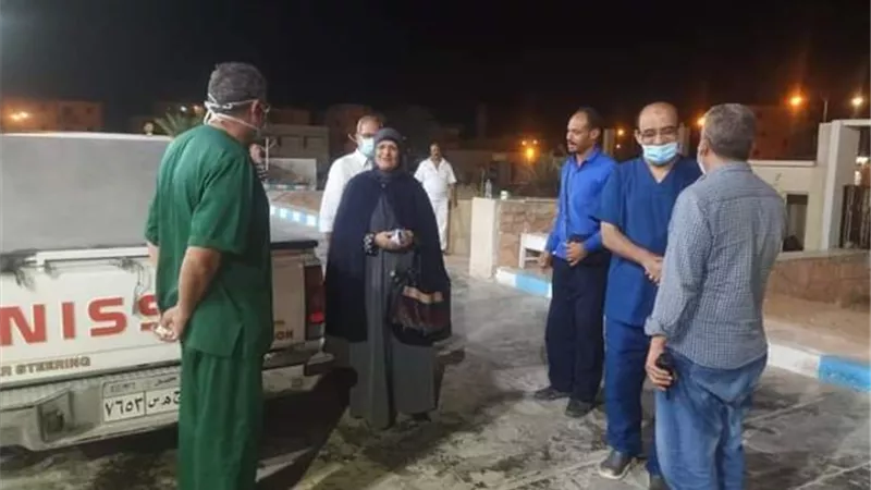 رئيس مدينة سيوة يزور المستشفى برفقة السنوسى عضو مجلس النواب.. بالصور