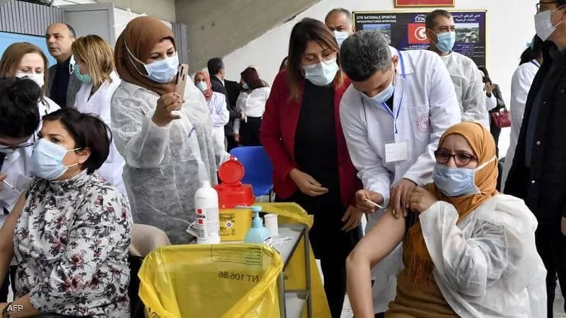 تونس تعلن تطعيم نصف مليون شخص بلقاح كورونا خلال يوم واحد