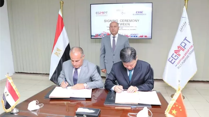 توقيع عقد شراء 4 أوناش رصيف عملاق بميناء الاسكندرية ب 650 مليون جنيه