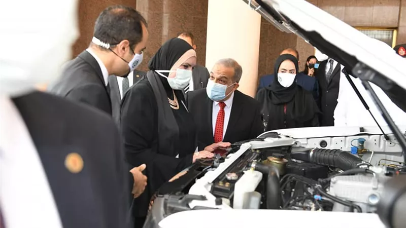 للتحول نحو الطاقة النظيفة .. تصنيع سيارة للعمل بالغاز الطبيعي و البنزين