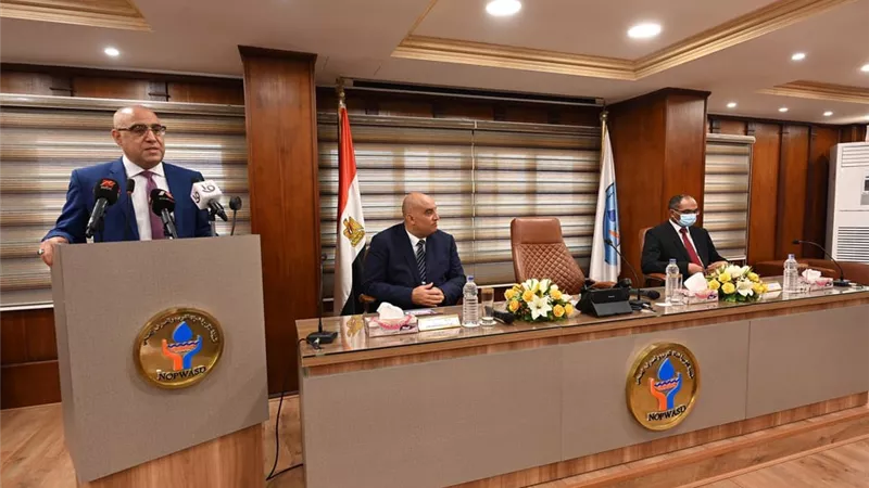 الجزار يشدد على تحقيق معدلات استثنائية لتوصيل خدمات الصرف الصحي فى الريف