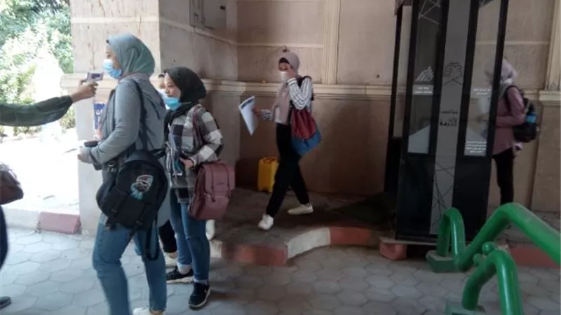 كلية الفنون التطبيقية جامعة حلوان تشهد إقبالا متزايد من طلاب الثانوية العامة.. بالصور