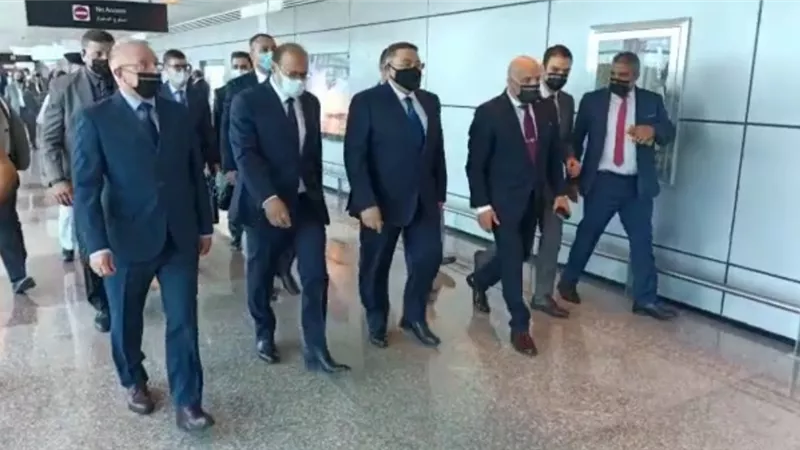 بالفيديو.. محافظ البحر الأحمر والقنصل الروسى يستقبلان أول رحلة رسمية سياحية روسية
