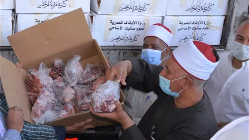 محافظ المنيا : توزيع 16 طنا من لحوم الاضاحى على الاسر الفقيرة باشراف الاوقاف