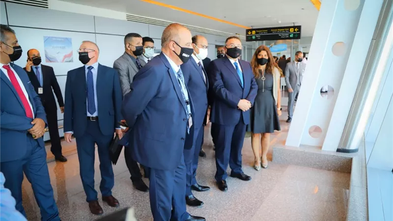 محافظ البحر الأحمر يستقبل أولى رحلات السياحة الروسية بمطار الغردقة الدولي