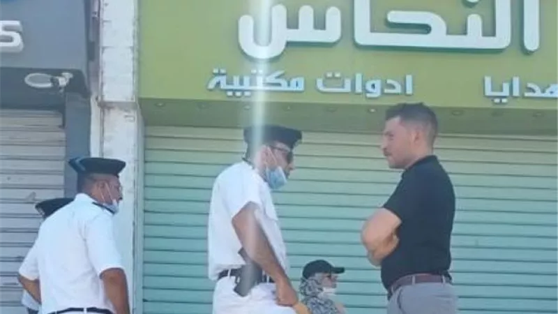 النجار: غلق وتشميع 24 محل مخالف فى مدينة 6 أكتوبر بالتعاون مع شرطة التعمير.. بالصور