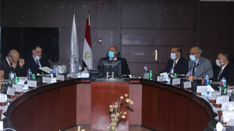 وزير النقل: الاستمرار فى تنفيذ محاور النيل والبنية التحتية نقلة نوعية لتحسين الأداء