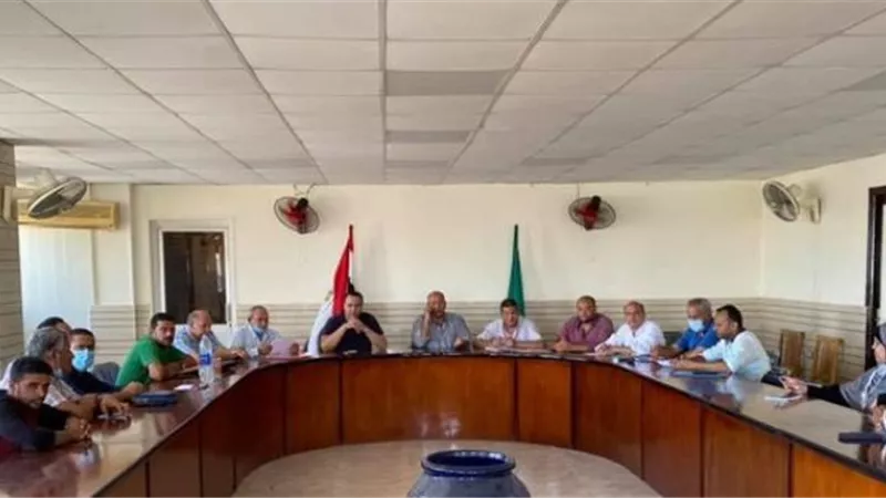 النائب محمد طلبة يستعرض المشكلات الخدمية بالقنطرة شرق