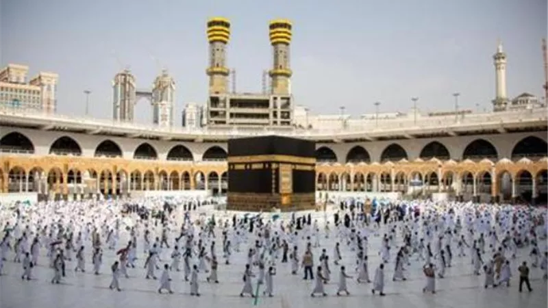 المسجد الحرام يشهد توافد المعتمرين من داخل السعودية عقب رفع الطاقة الاستيعابية