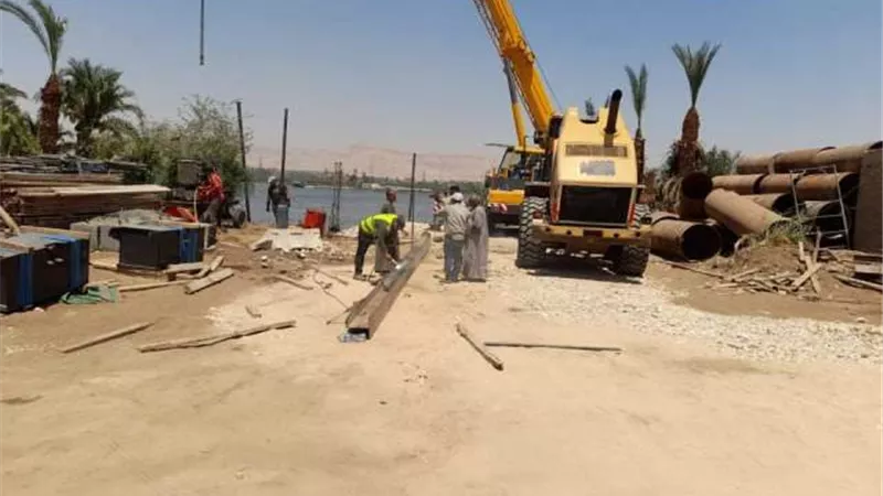 رئيس مدينة الأقصر يتفقد أعمال المحور الشمالى
