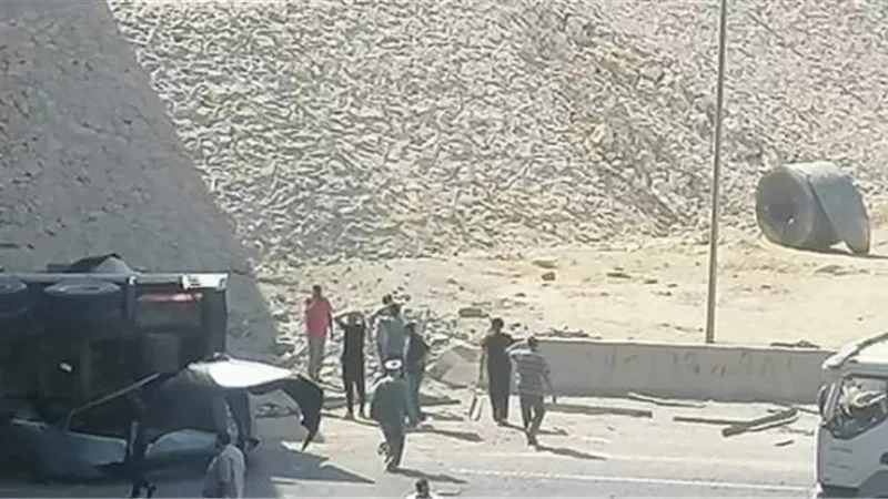 نقل محملة بالحديد تصطدم بـ 3 سيارات ملاكي على الطريق الدائري