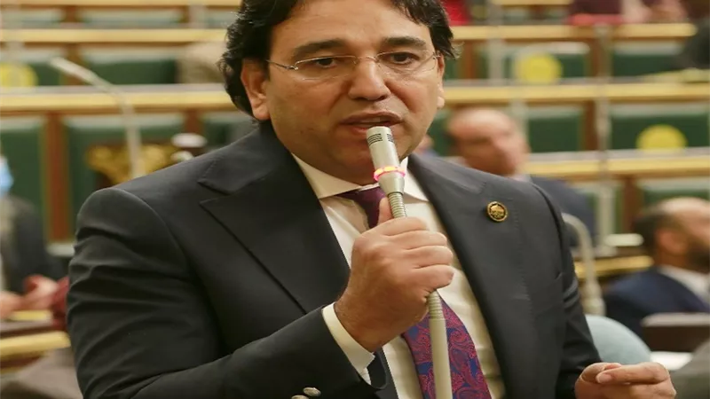 النائب أيمن محسب يحذر من المنازل والمطالع العشوائية على الدائرى: تحصد أرواح المواطنين